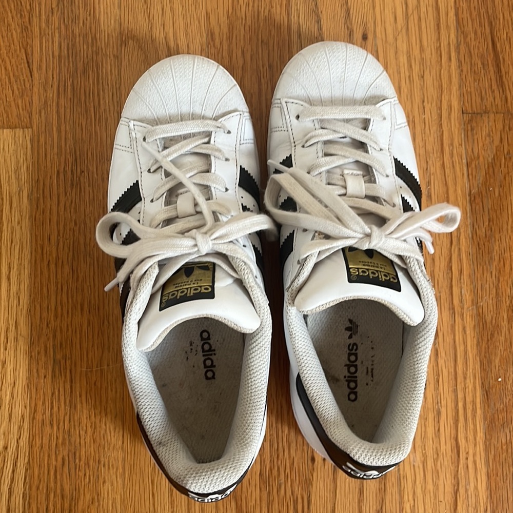 Adidas superstar size 7 - Picture 2 of 4